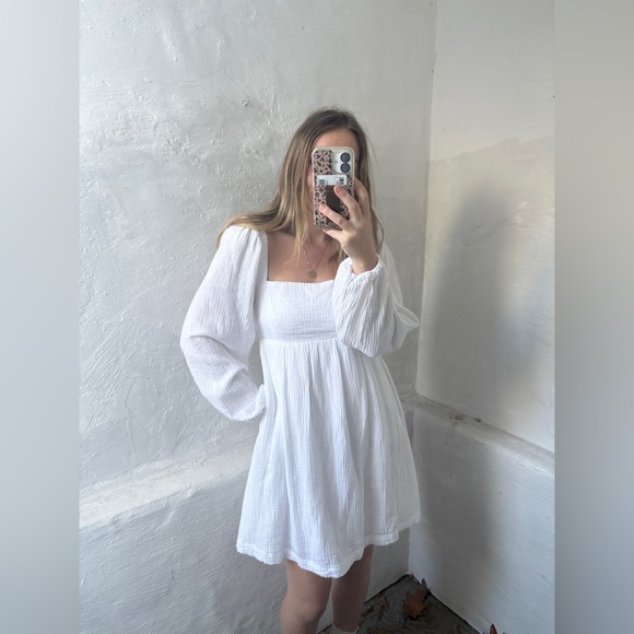 J. Crew Dresses & Skirts - NWT J.crew 100% cotton dress in white Beautiful smocked mini dress